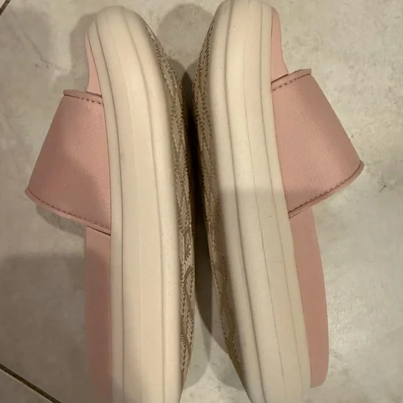 Reef Bondi Bay slides - Picture 2 of 3